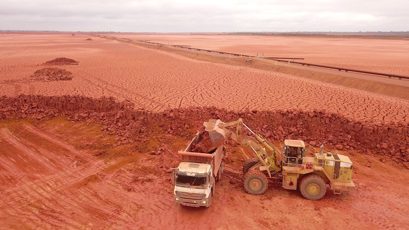 After drying in temporary storage for 60 days, the bauxite tailings are put back into the mined areas.