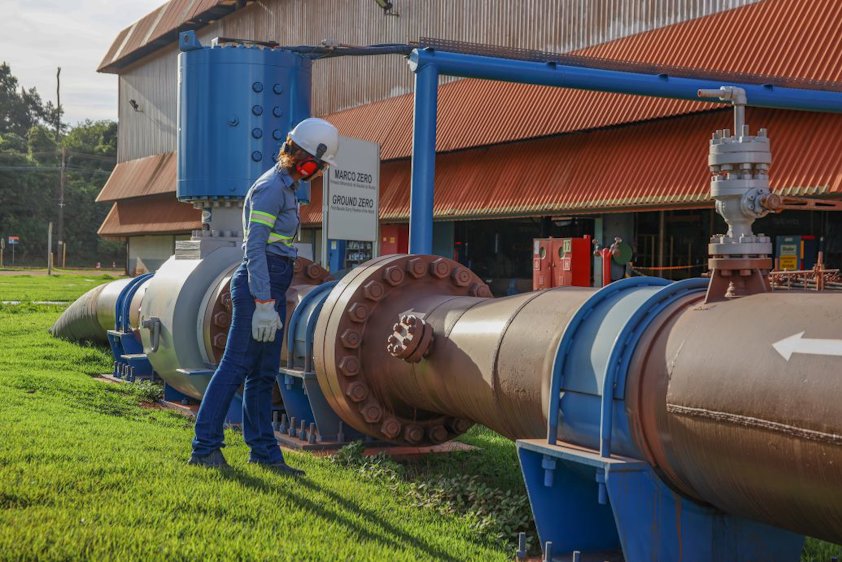 Nathalia_Lima_at_pipeline_ground_zerosite