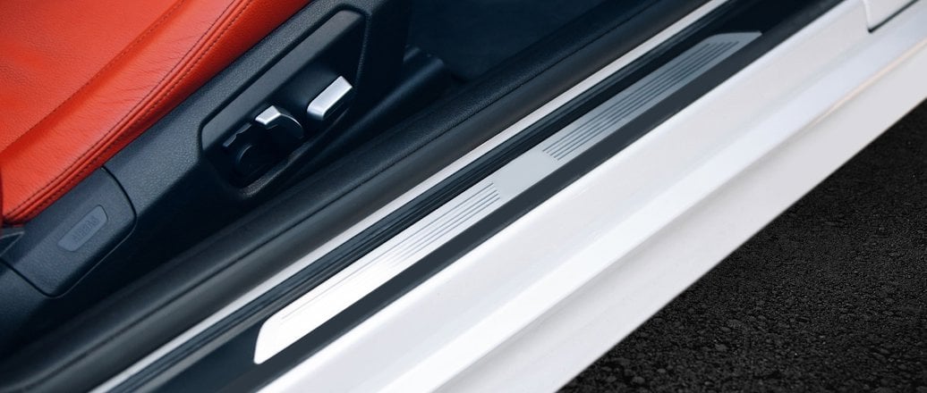 Extruded aluminum component for automotive sill members