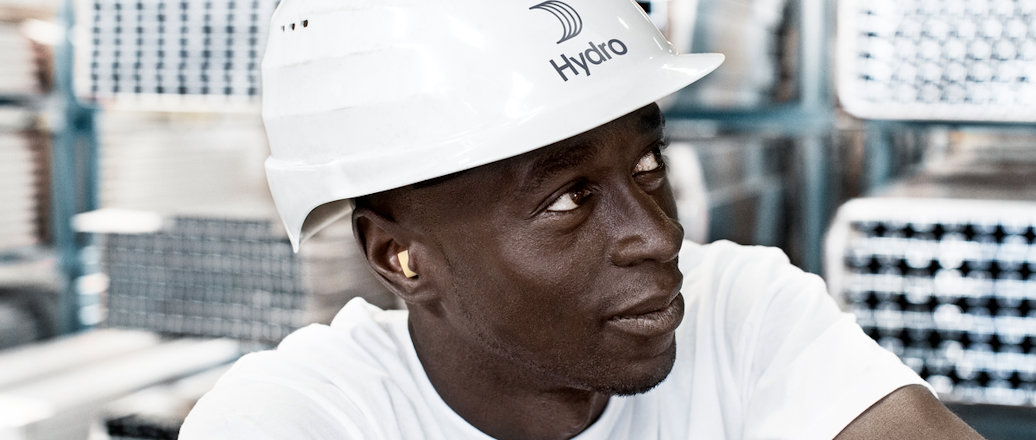 Hydro employ listening to instructions regarding health, safety and environment
