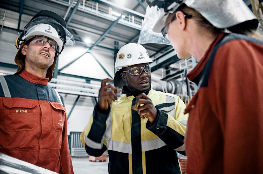 Hydro employees in a discussion