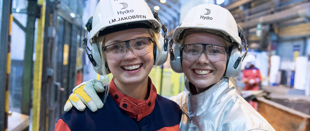 Hydro Mitarbeiter lächeln