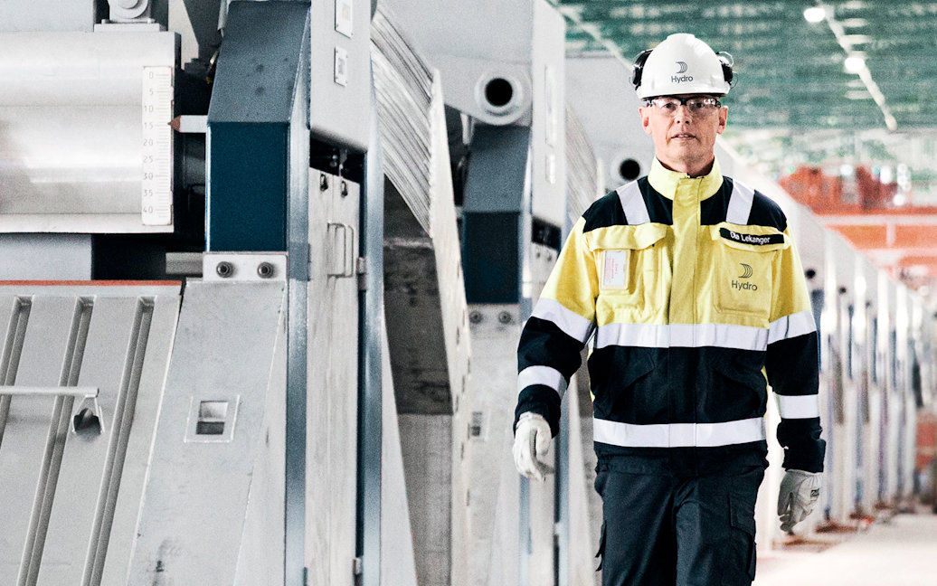 Hydro employee at the Karmøy primary aluminium plant