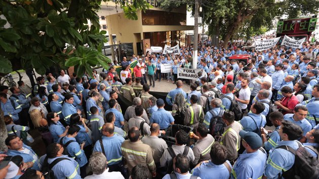 Hydro-ansatte demonstrerer for gjenopptagelse av driften ved Alunorte
