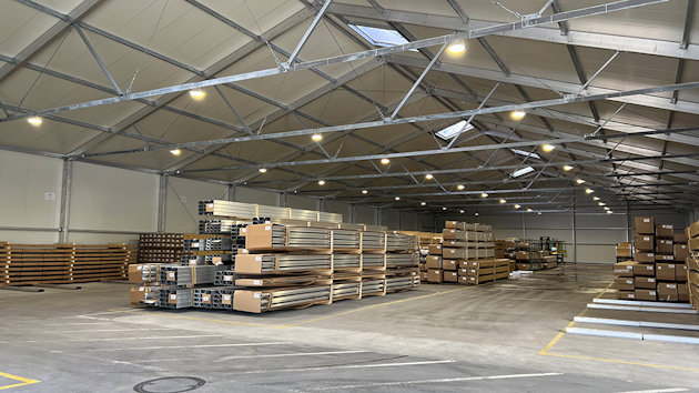 Lagerplatz für Aluminiumprofile in Leichtbauhalle bei Hydro Extrusion Rackwitz