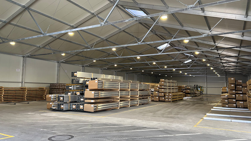 Lagerplatz für Aluminiumprofile in Leichtbauhalle bei Hydro Extrusion Rackwitz