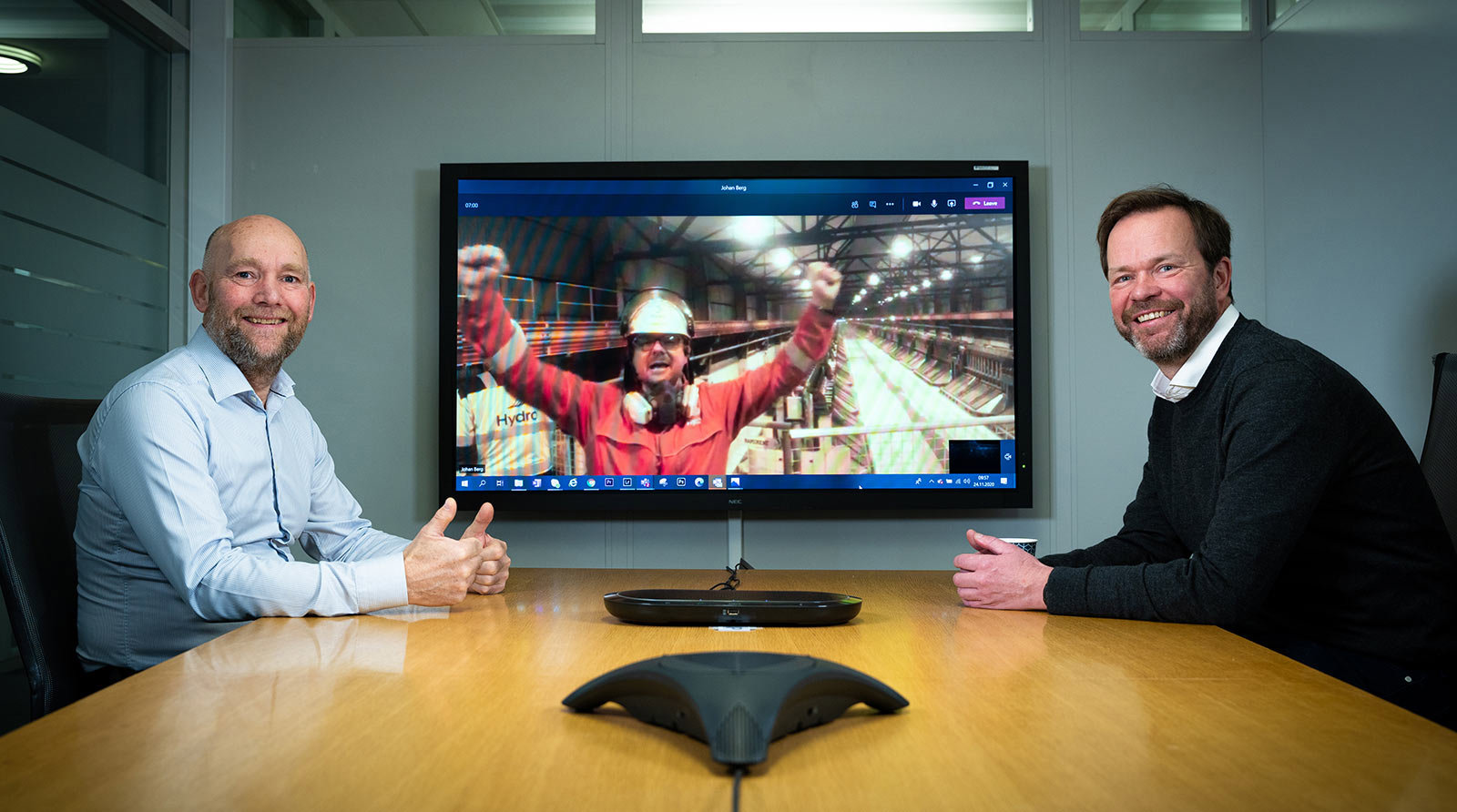 Ola Sæther and Eivind Kallevik watching Husnes restart