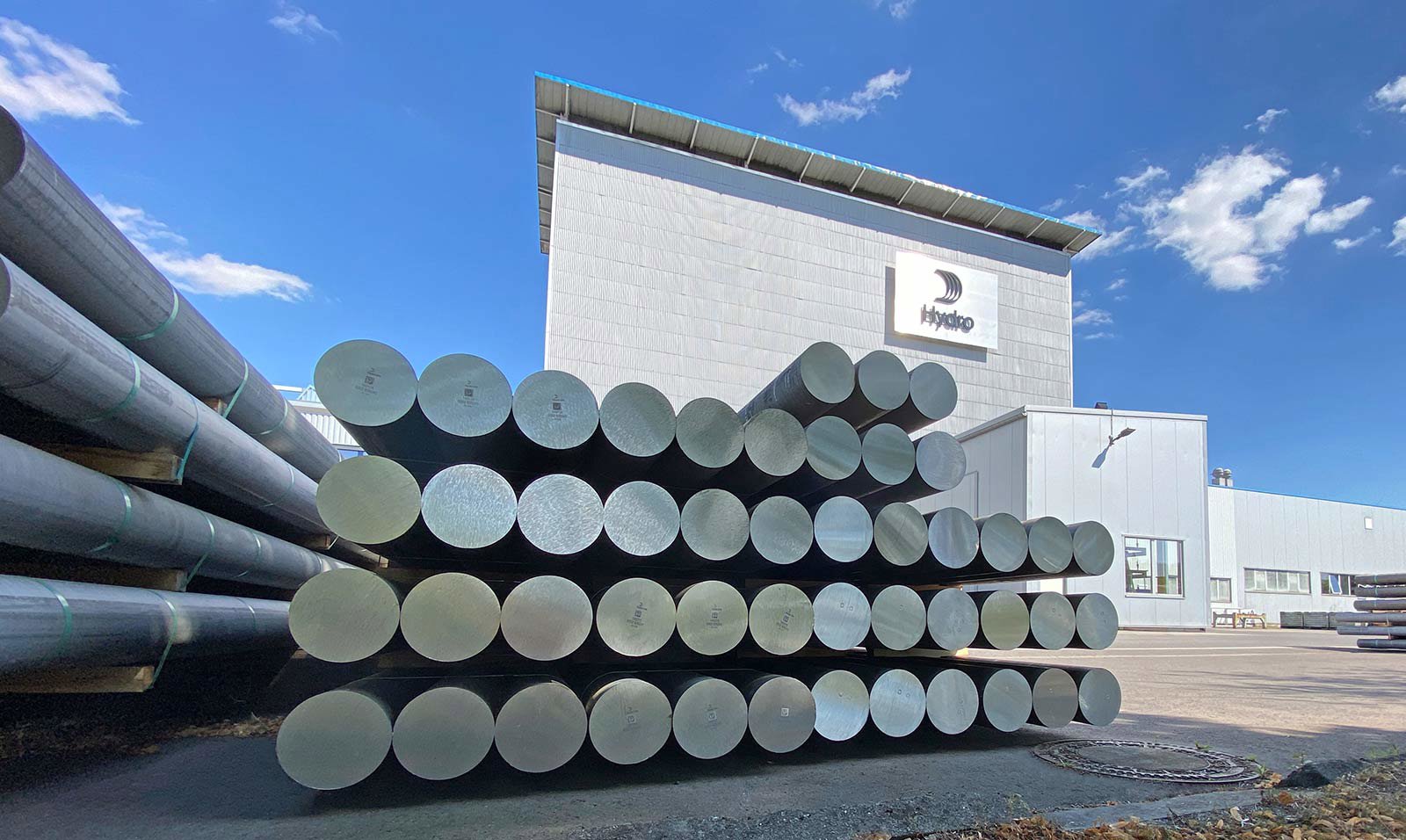 Aluminium billets ready for the production of extrusion profiles at Hydro's Rackwitz plant
