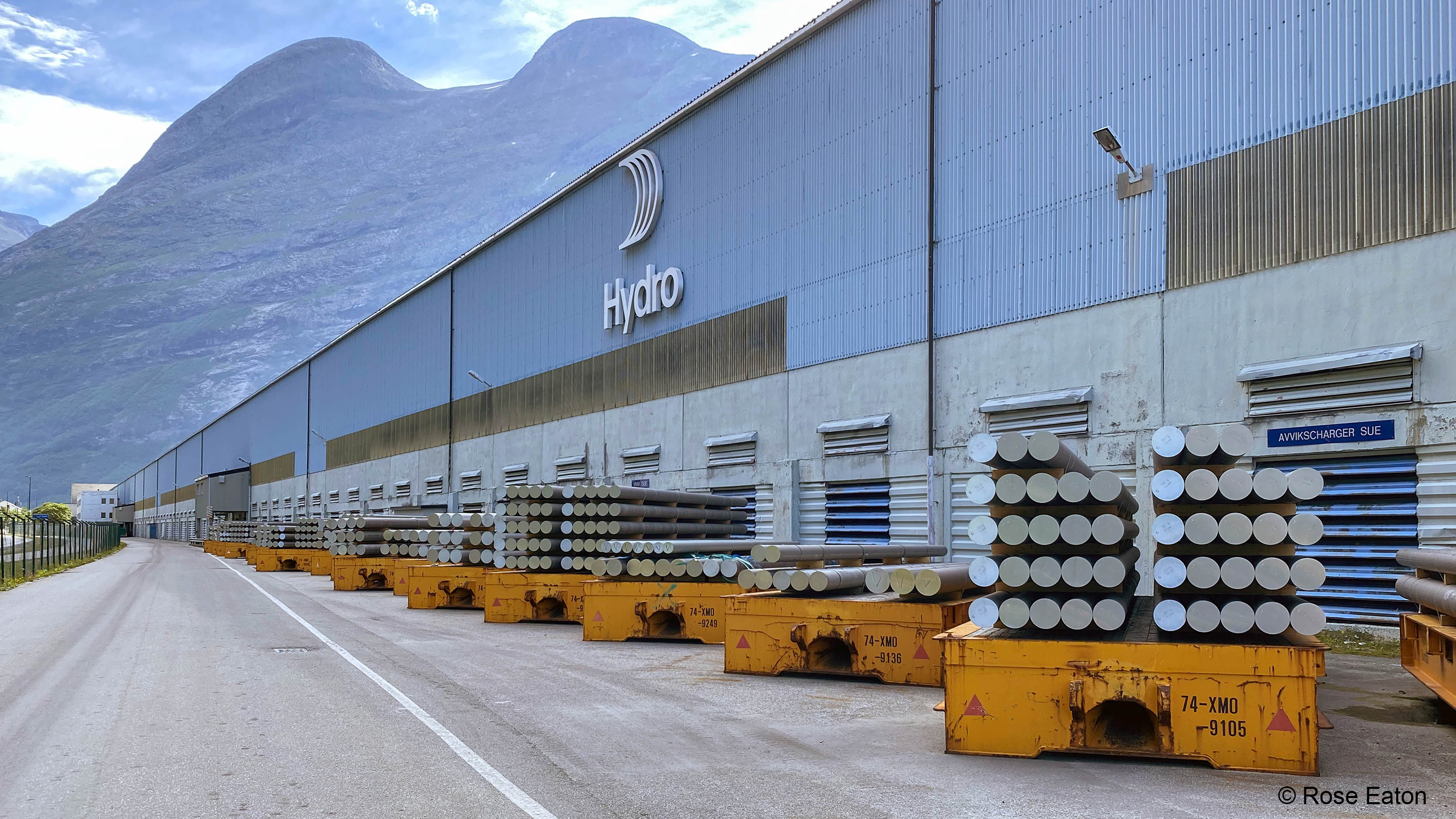 Large building and aluminium billets at Hydro Sunndal 