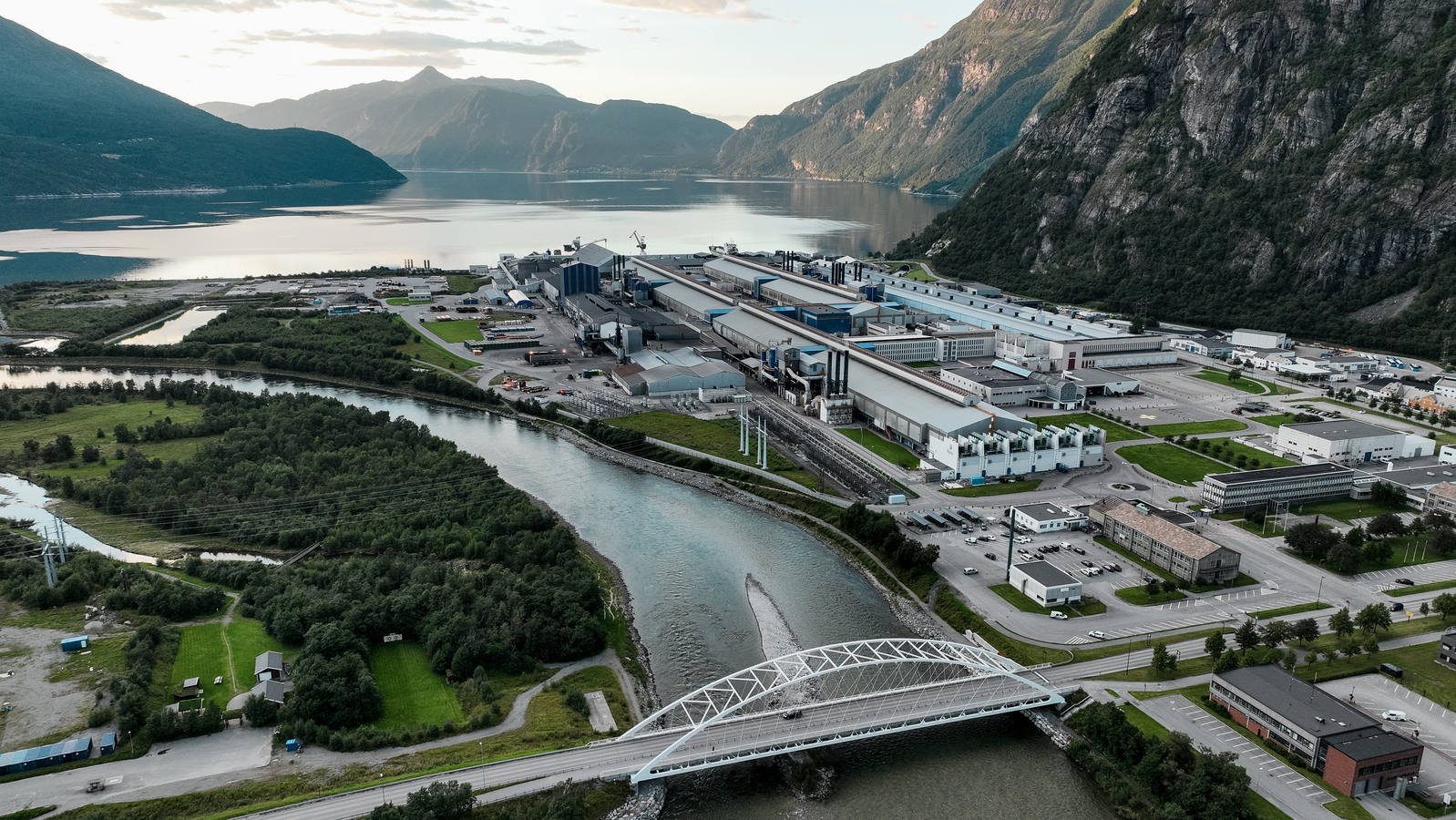 Oversiktsbilde av Hydro Sunndal