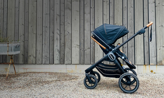 a black and blue stroller