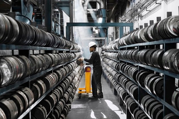 Employee racking die at Hydro Portland