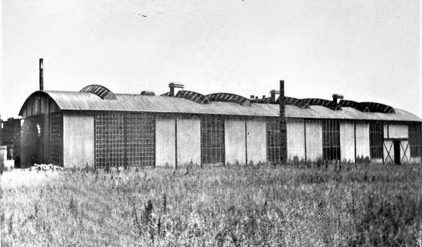 a building with a curved roof