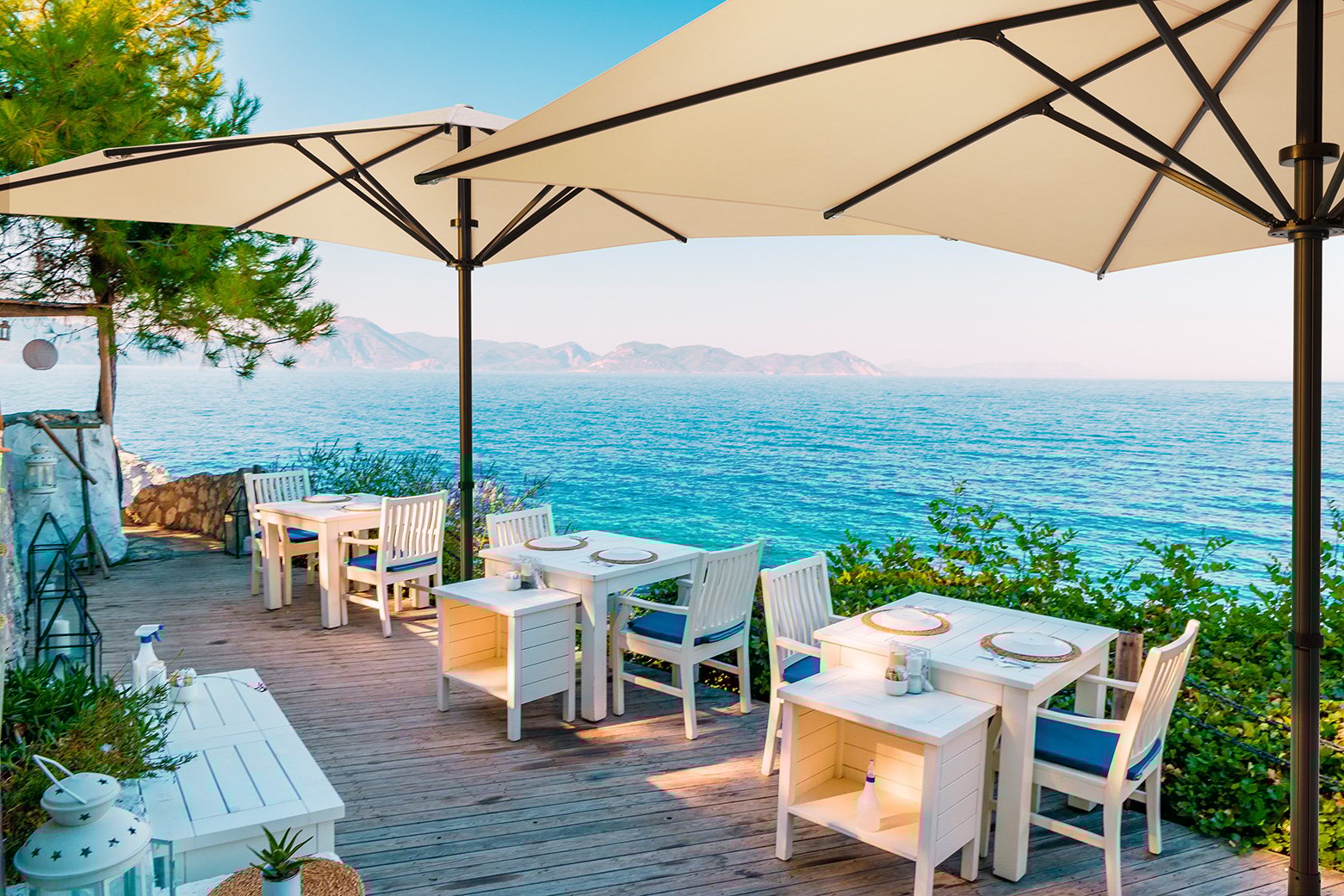 Bahama Pure Sonnenschirm in einer Strandbar