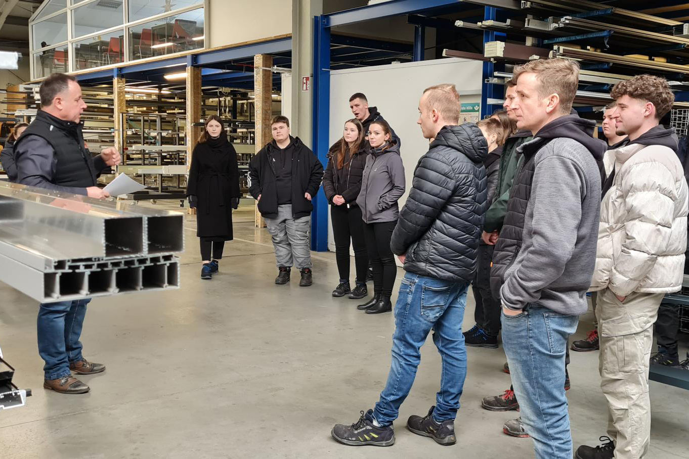 Auszubildende in der Produktion von WiPro System