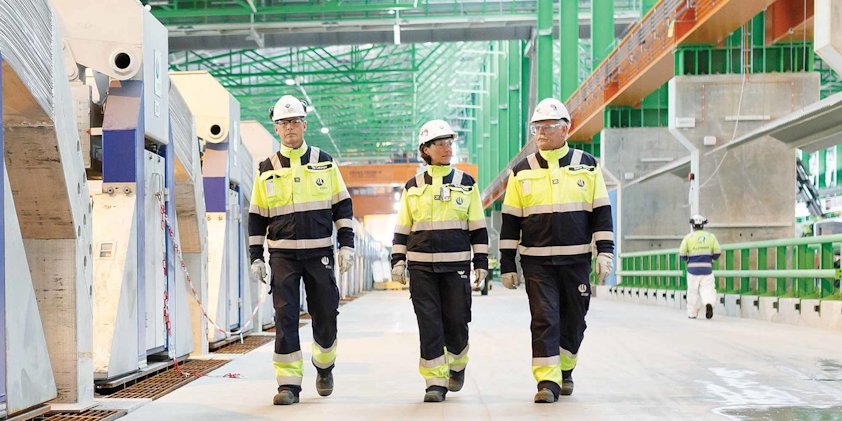 Steinar inside the electrolysis in Karmøy technology pilot in August 2017 with Ola Lekanger and Grethe Hjetland
