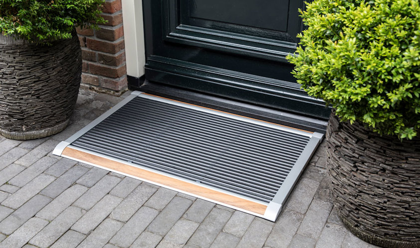 a grill outside by a plant