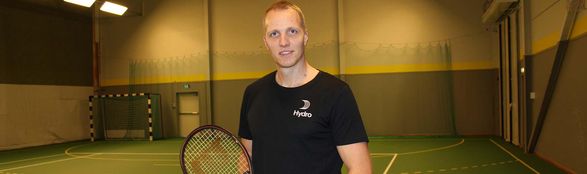 Albin Pettersson i tennishallen