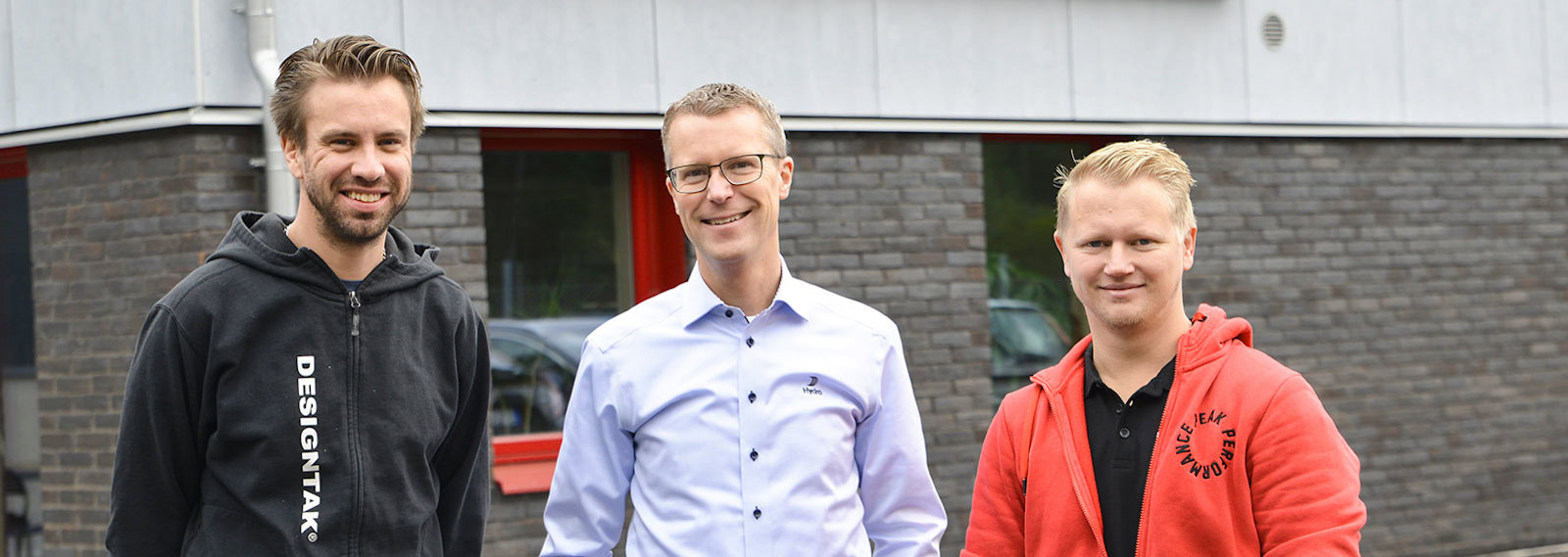 Eddie Wingren, Hans Fredriksson and Daniel Hallgren posing in front of Designtak's office.