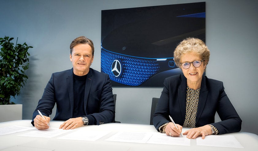Hydro CEO Hilde Merete Aasheim with Mercedes' Markus Schäfer, member of the Board of Management and Chief Technology Officer, Development & Procurement. Hydro CEO Hilde Merete Aasheim with Mercedes' Markus Schäfer, member of the Board of Management and Chief Technology Officer, Development & Procurement.