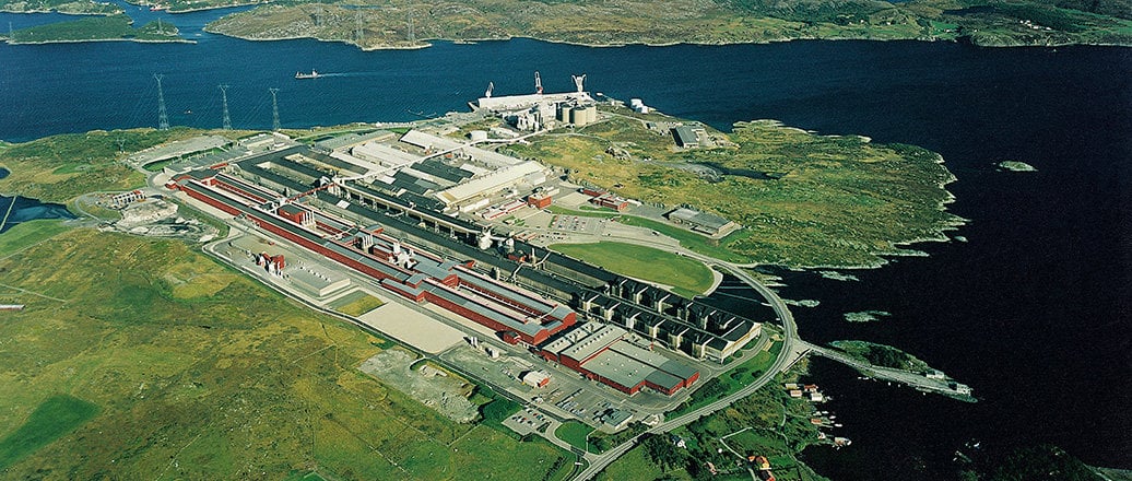 Flyfoto av Karmøy smelteverk